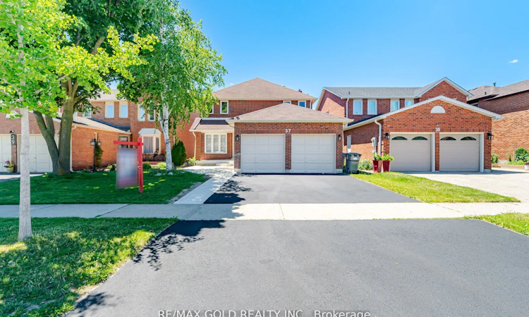 37 Lord Simcoe Drive
