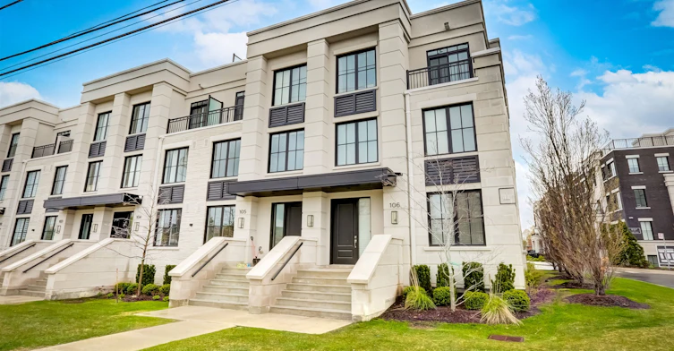 106-1180 Cawthra Road, Mississauga, ON, L5G 4K7