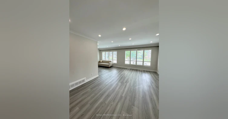 24 Millburn Drive, Toronto, ON, M9B 2W9 - 5