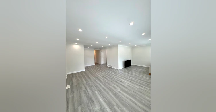 24 Millburn Drive, Toronto, ON, M9B 2W9 - 7