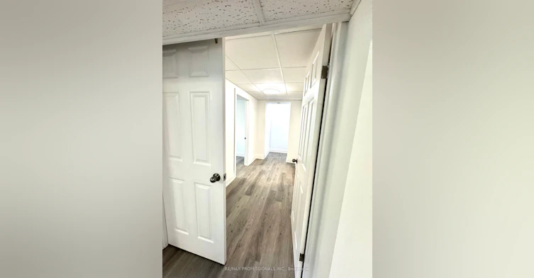 24 Millburn Drive, Toronto, ON, M9B 2W9 - 29