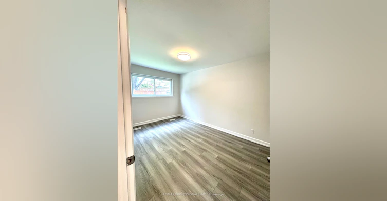 MAIN-24 Millburn Drive, Toronto, ON, M9B 2W9 - 14