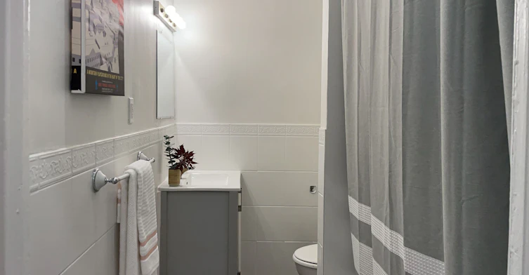 Main-17 Wade Avenue, Toronto, ON, M6H 1P4 - 24