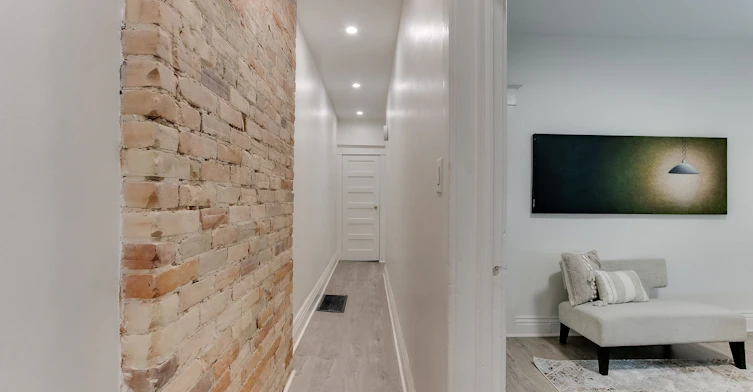 Main-17 Wade Avenue, Toronto, ON, M6H 1P4 - 11