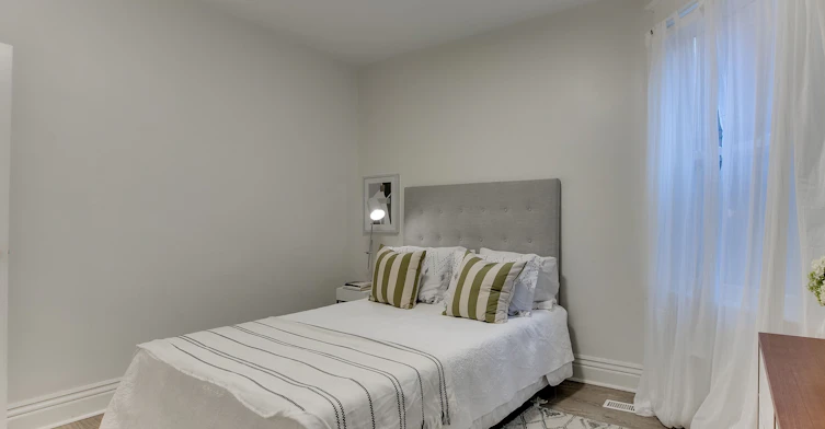 Main-17 Wade Avenue, Toronto, ON, M6H 1P4 - 8