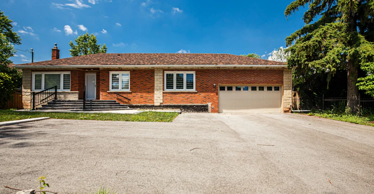 1285 Rebecca Street, Oakville, ON, L6L 1Z3