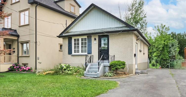 Bsmt-1026 Haig Boulevard, Mississauga, ON, L5E 2M5