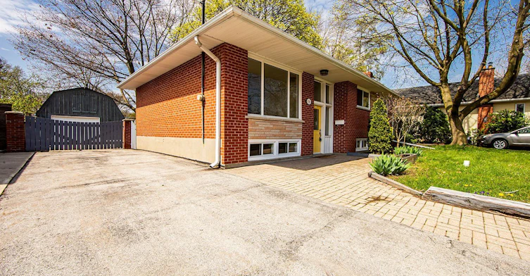 530 Lees Lane, Oakville, ON, L6L 4T4