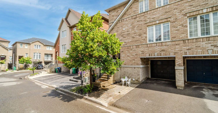 151 Upper-7155 Magistrate Terrace, Mississauga, ON, L5W 1Y9