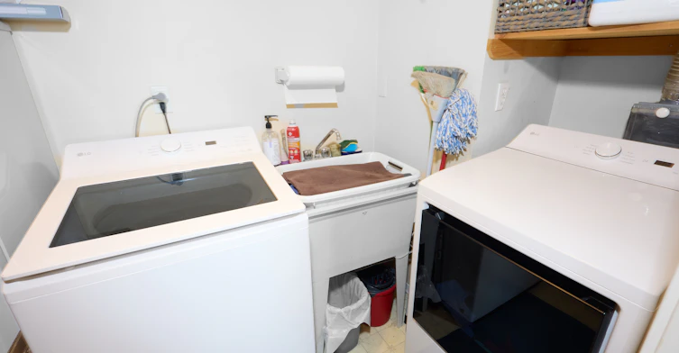 808-1535 Lakeshore Road E, Mississauga, ON, L5E 3E2 - 17