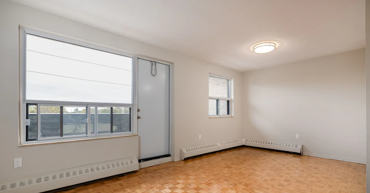508-549 North Service Road, Mississauga, ON, L5A 1B5 - 3