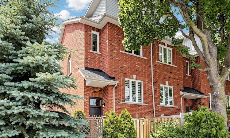 10 Lightbourn Avenue