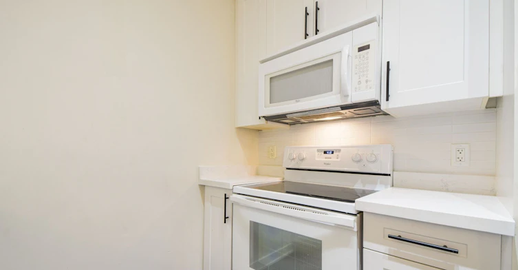 606-4070 Confederation Parkway, Mississauga, ON, L5B 0E9 - 5