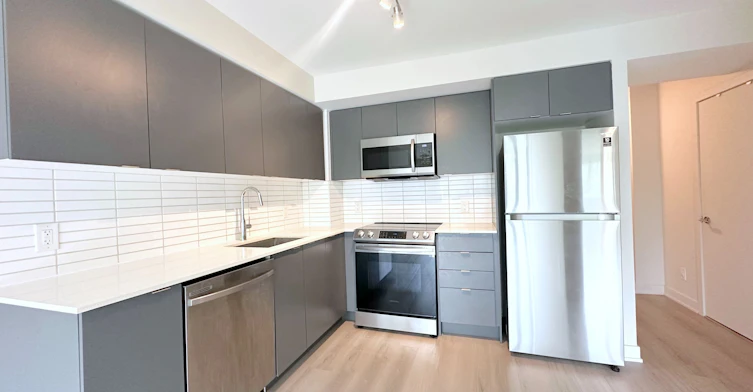 503-3385 Dundas Street W, Toronto, ON, M6S 2S2 - 2