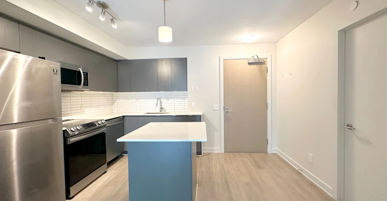 303-3385 Dundas Street W, Toronto, ON, M6S 2S2 - 4