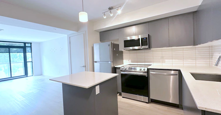 303-3385 Dundas Street W, Toronto, ON, M6S 2S2 - 2