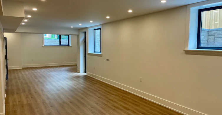 4 Leamington Avenue, Toronto, ON, M8Z 2W4 - 20
