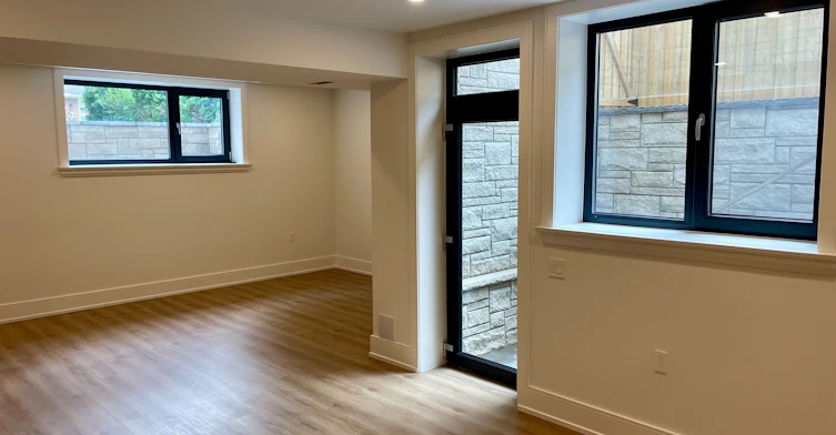 4 Leamington Avenue, Toronto, ON, M8Z 2W4 - 21