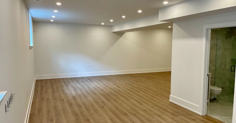4 Leamington Avenue, Toronto, ON, M8Z 2W4 - 22