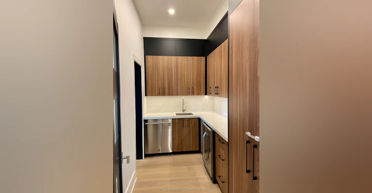 4 Leamington Avenue, Toronto, ON, M8Z 2W4 - 7