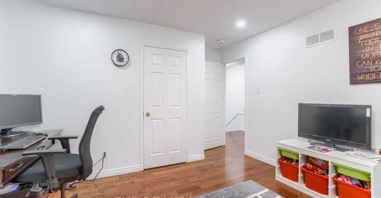Main & Upper Floor-6261 Prairie Circle, Mississauga, ON, L5N 5Y9 - 12