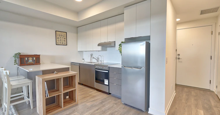 606-160 Canon Jackson Drive, Toronto, ON, M6M 0B6 - 2