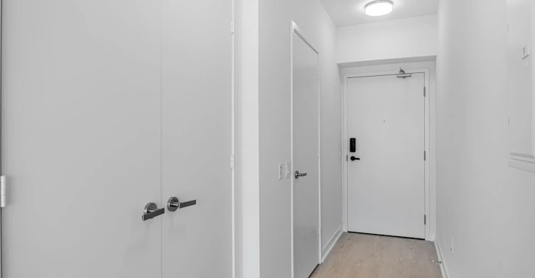 1307-3900 Confederation Parkway, Mississauga, ON, L5B 0M3 - 2
