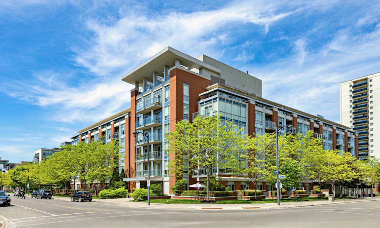 304-80 Port Street E