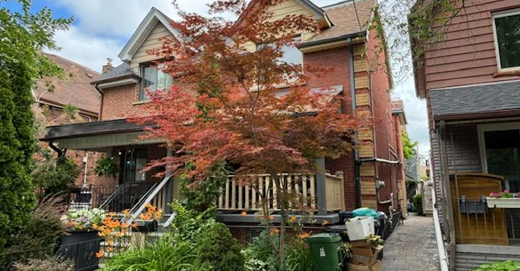 Upper-33 Salem Avenue, Toronto, ON, M6H 3C2