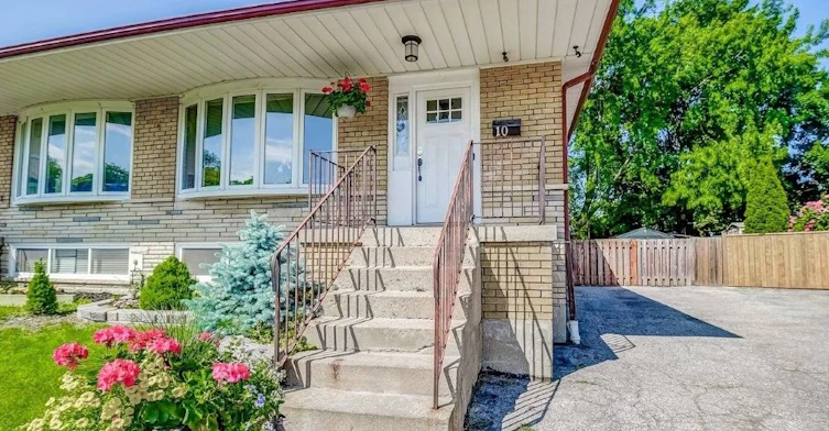 10 Rima Court, Toronto, ON, M9C 4C8
