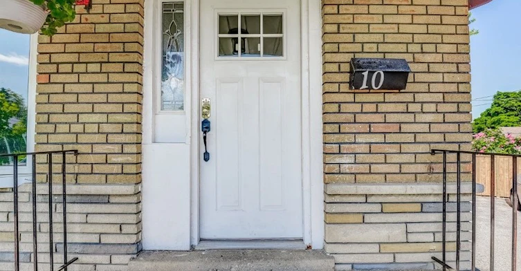 10 Rima Court, Toronto, ON, M9C 4C8 - 3