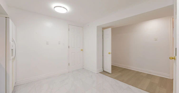 1255 Forestwood Drive, Mississauga, ON, L5C 1J2 - 12