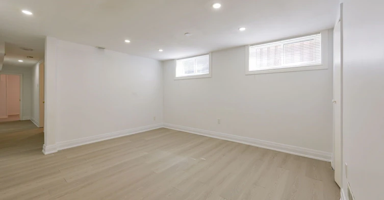 1255 Forestwood Drive, Mississauga, ON, L5C 1J2 - 4