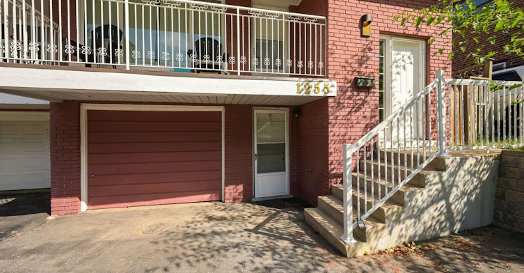 1255 Forestwood Drive, Mississauga, ON, L5C 1J2 - 2