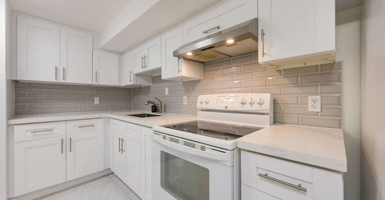 1255 Forestwood Drive, Mississauga, ON, L5C 1J2 - 9