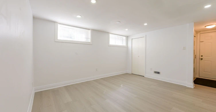 1255 Forestwood Drive, Mississauga, ON, L5C 1J2 - 6