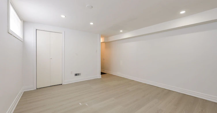 1255 Forestwood Drive, Mississauga, ON, L5C 1J2 - 5