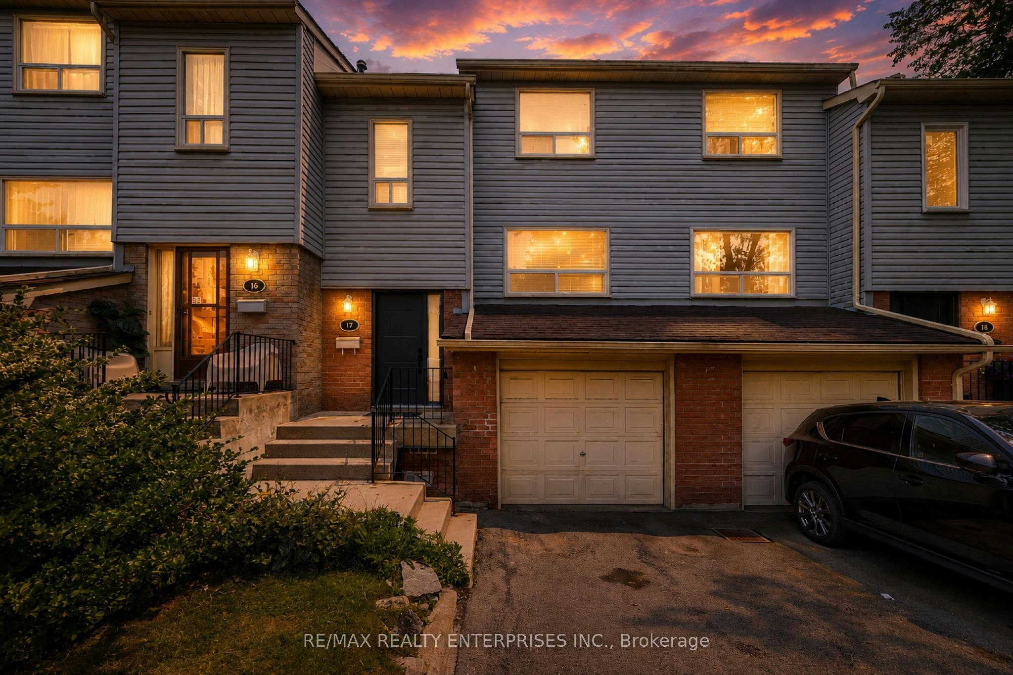 17-1055 Shawnmarr Road, Mississauga, ON, L5H 3V2