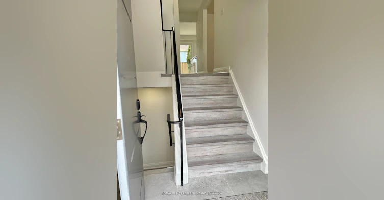 17-1055 Shawnmarr Road, Mississauga, ON, L5H 3V2 - 3