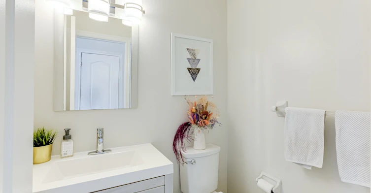 12 Grogan Mews, Toronto, ON, M6G 4J9 - 4