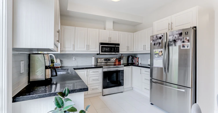 12 Grogan Mews, Toronto, ON, M6G 4J9 - 7