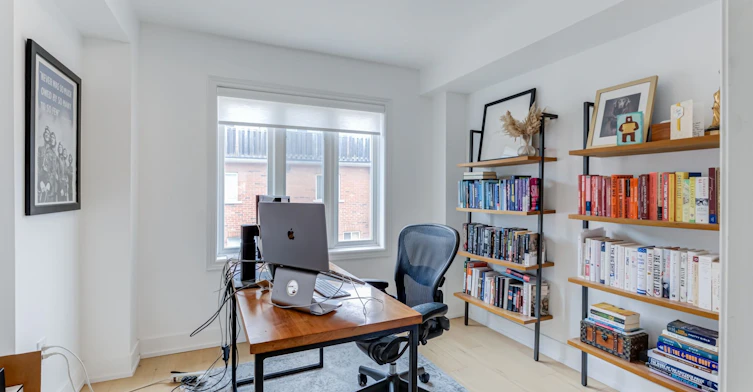 12 Grogan Mews, Toronto, ON, M6G 4J9 - 12