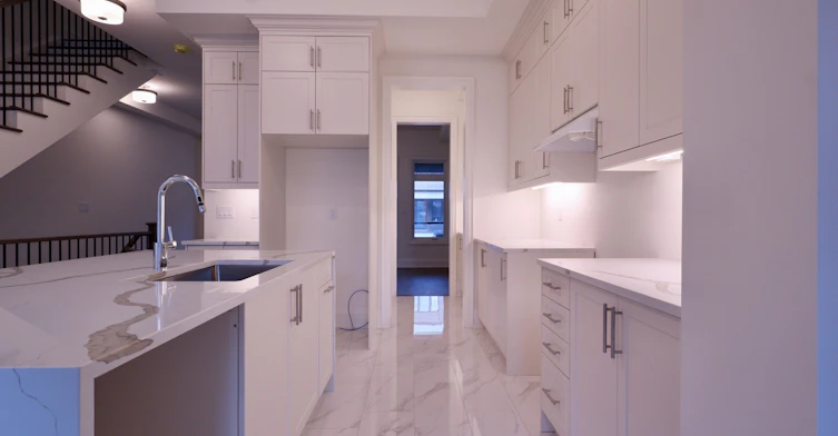 3298 Taha Gardens, Oakville, ON, L6M 4K1 - 2