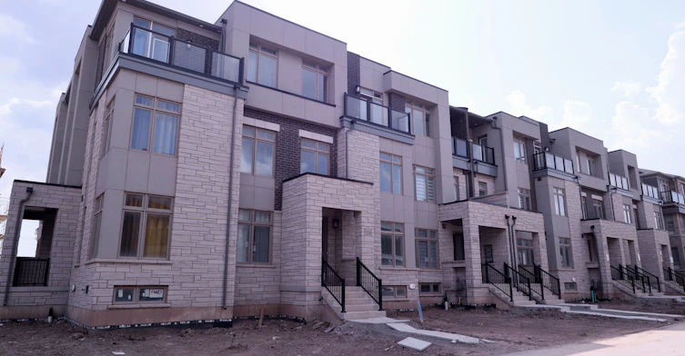 3298 Taha Gardens, Oakville, ON, L6M 4K1 - 6