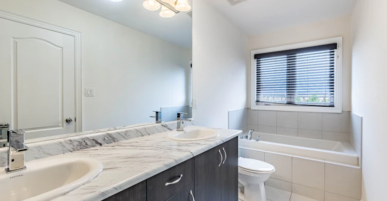 27 Lady Evelyn Cres Brampton Ontario Circle, Brampton, ON, L6Y 6C6 - 27