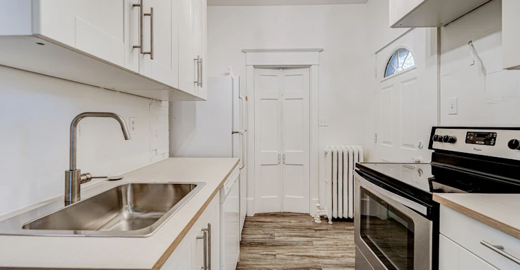 397 Parkside Drive, Toronto, ON, M6R 2Z7 - 8