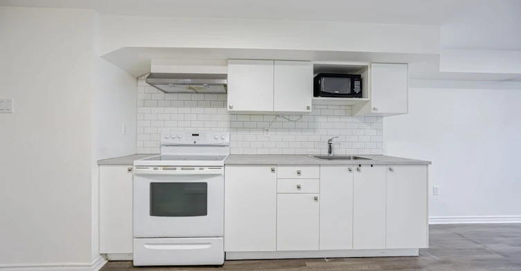 27 Dalrymple Drive, Toronto, ON, M6N 4S2 - 5