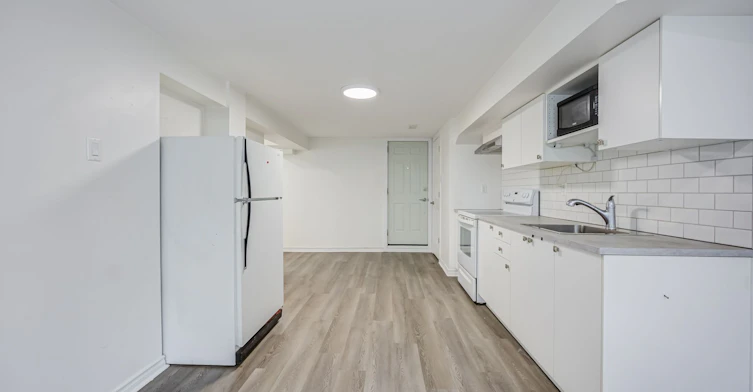 27 Dalrymple Drive, Toronto, ON, M6N 4S2 - 7