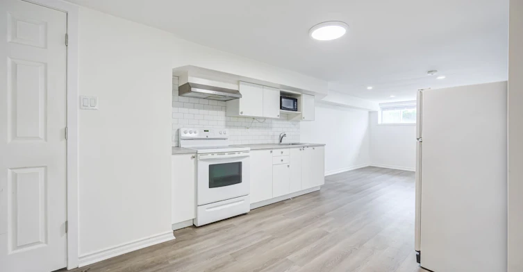 27 Dalrymple Drive, Toronto, ON, M6N 4S2 - 4