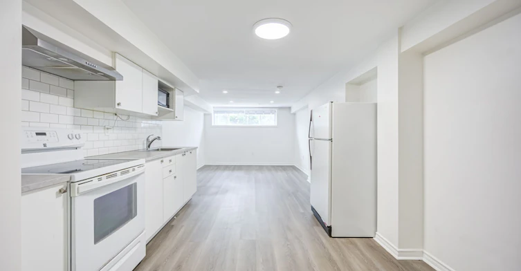 27 Dalrymple Drive, Toronto, ON, M6N 4S2 - 9